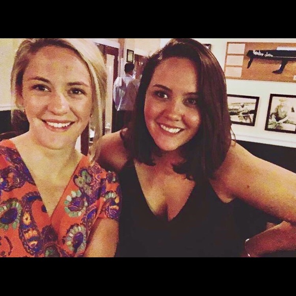 Meet your Posher, Nicole - Picture 3 of 4